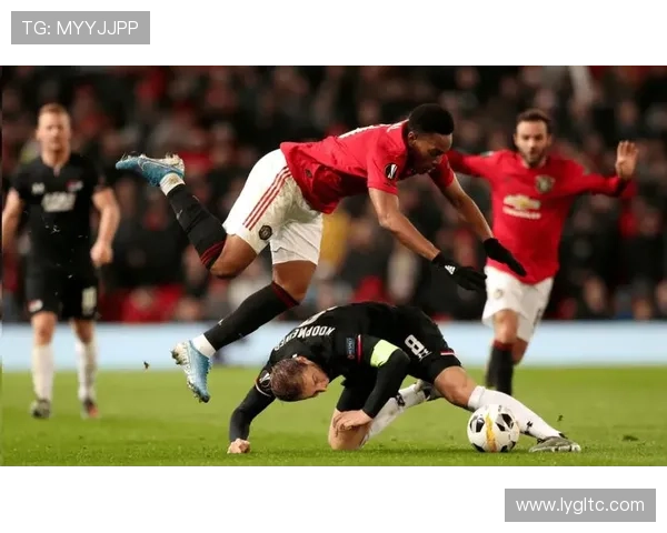 全新赛季开战 各大球星状态火热 体育赛事激烈角逐引爆观众热情