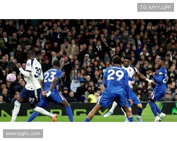 英超联赛最新动态：曼联逆袭切尔西，阿森纳力压曼城登顶